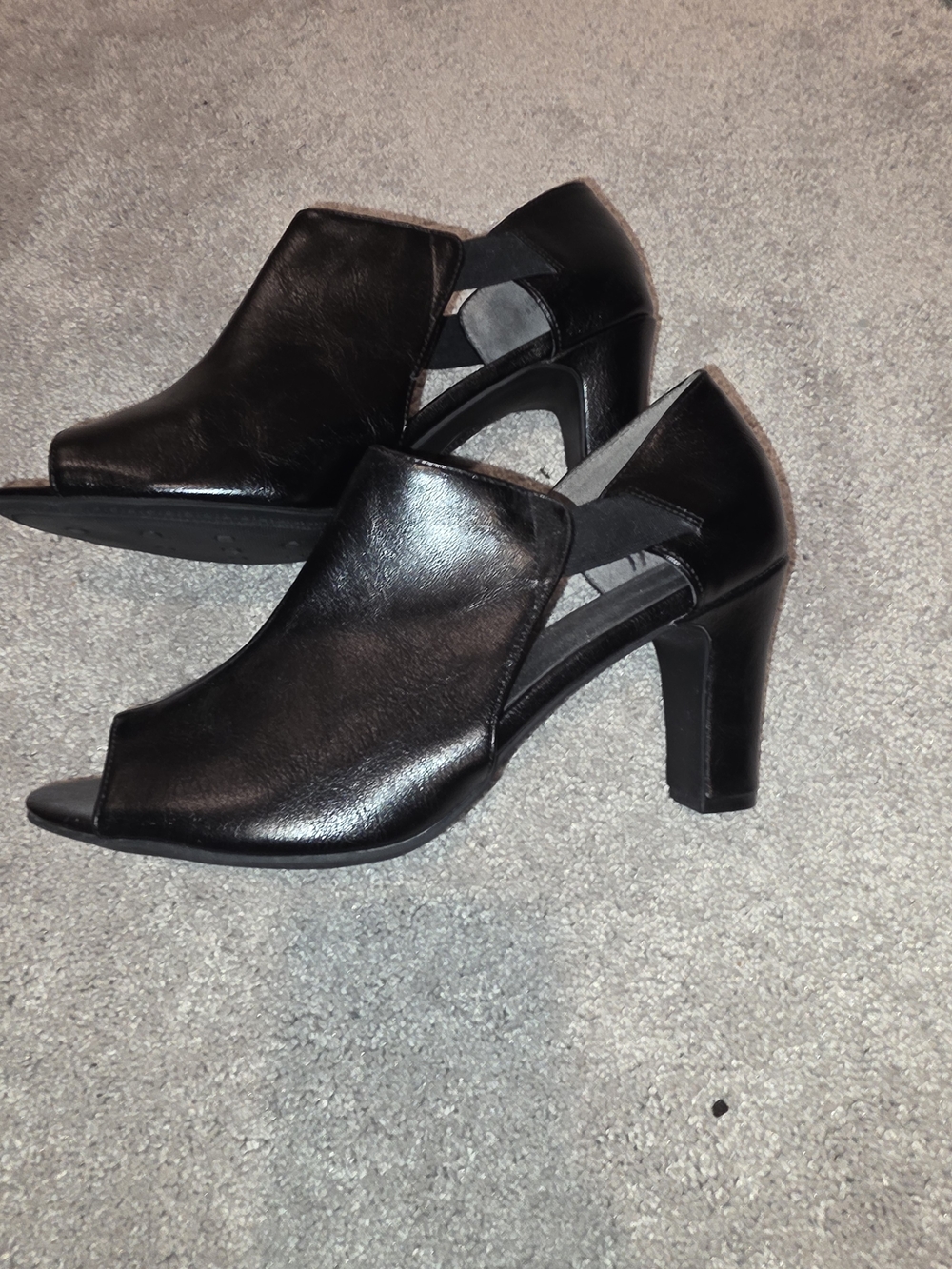 Life Stride Black Open-Toe Cutout Block Heels